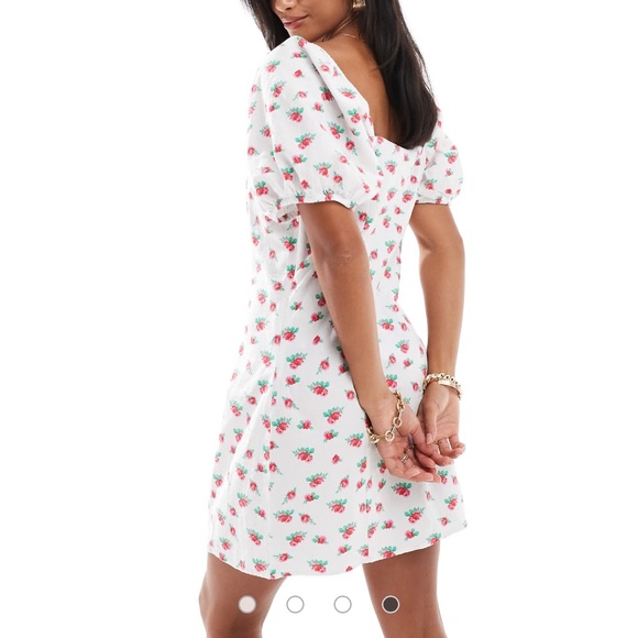 Vero Moda Dresses & Skirts - Vero Moda Mini Dress | White Red Pink Rose Print